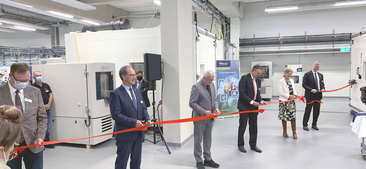 Weiss Technik eröffnet Innovationszentrum im Beisein von Ministerpräsident Bouffier